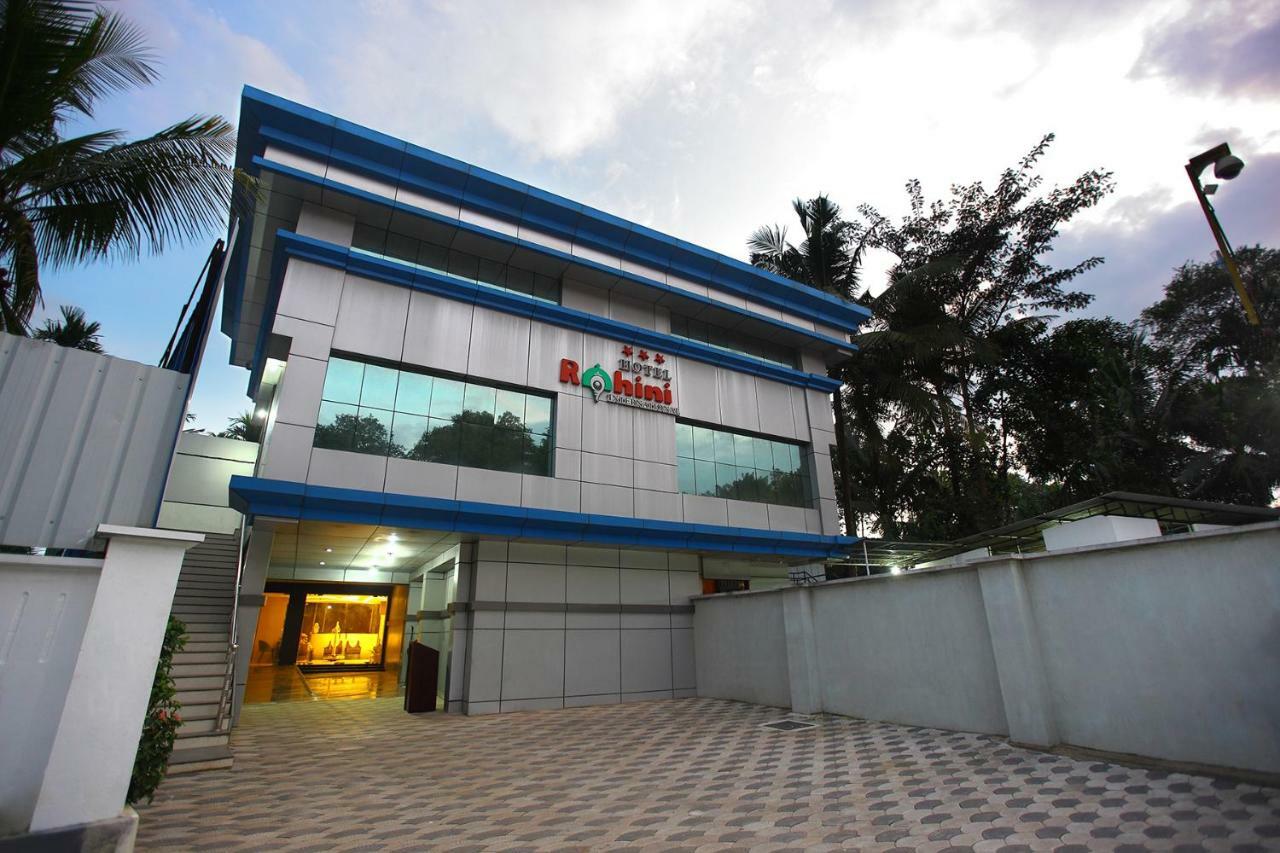 Hotel Rohini International Kallār Exteriör bild