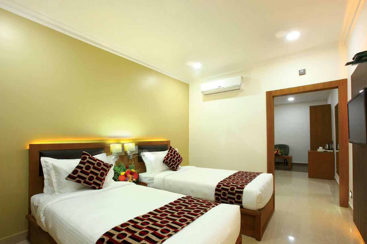 Hotel Rohini International Kallār Exteriör bild