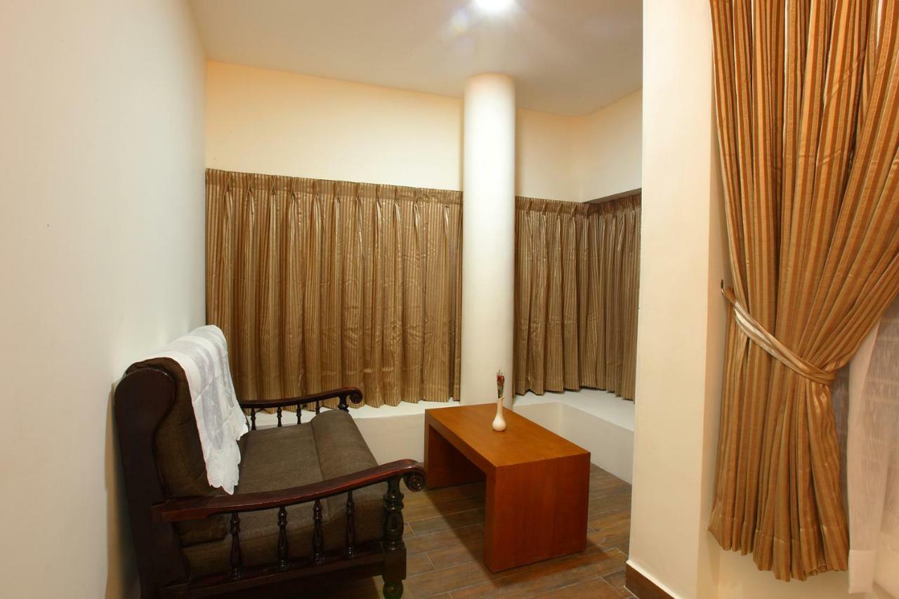 Hotel Rohini International Kallār Exteriör bild