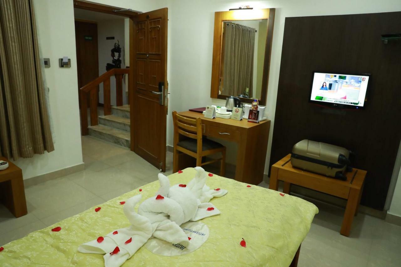 Hotel Rohini International Kallār Exteriör bild