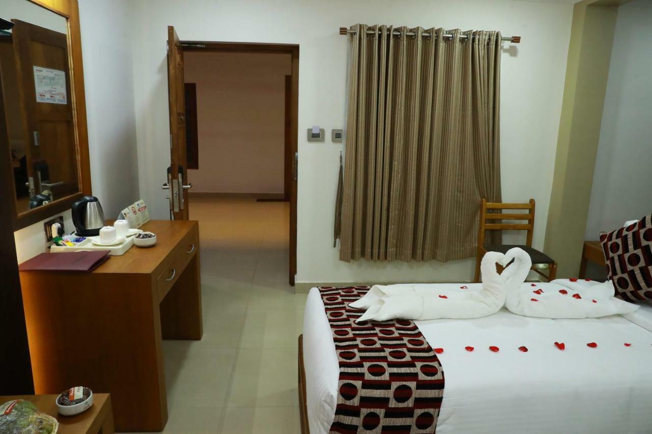 Hotel Rohini International Kallār Exteriör bild