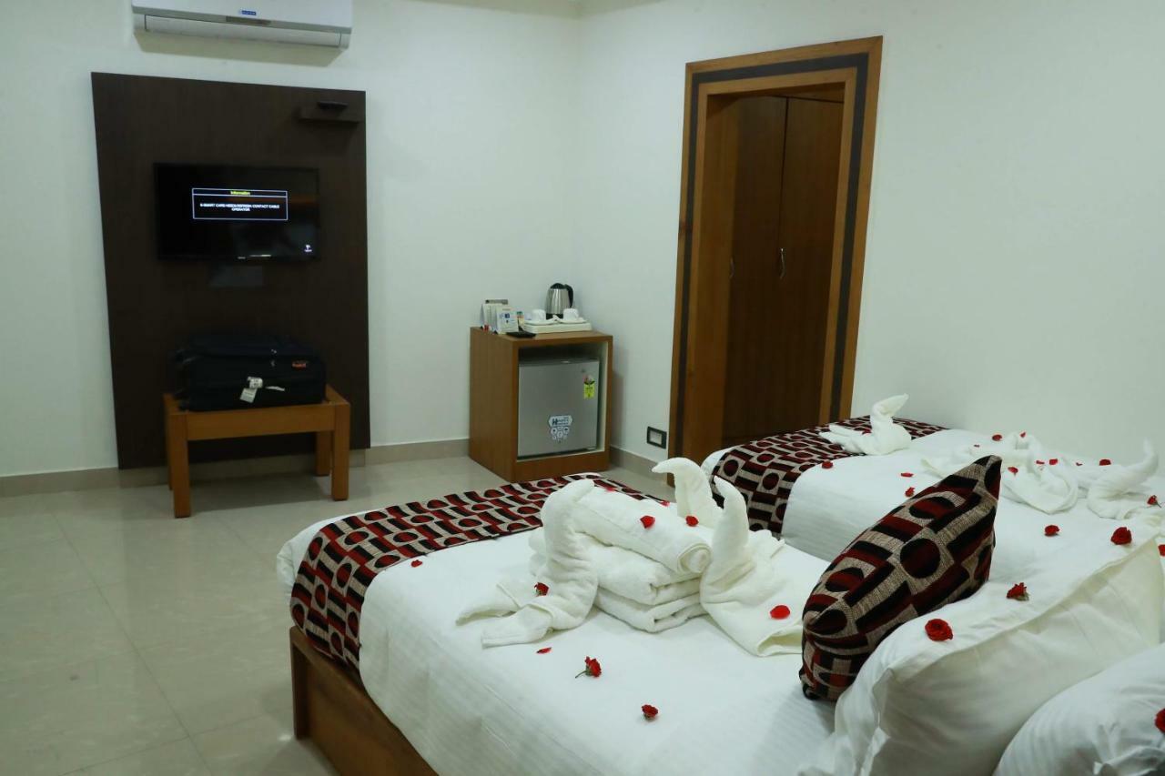 Hotel Rohini International Kallār Exteriör bild
